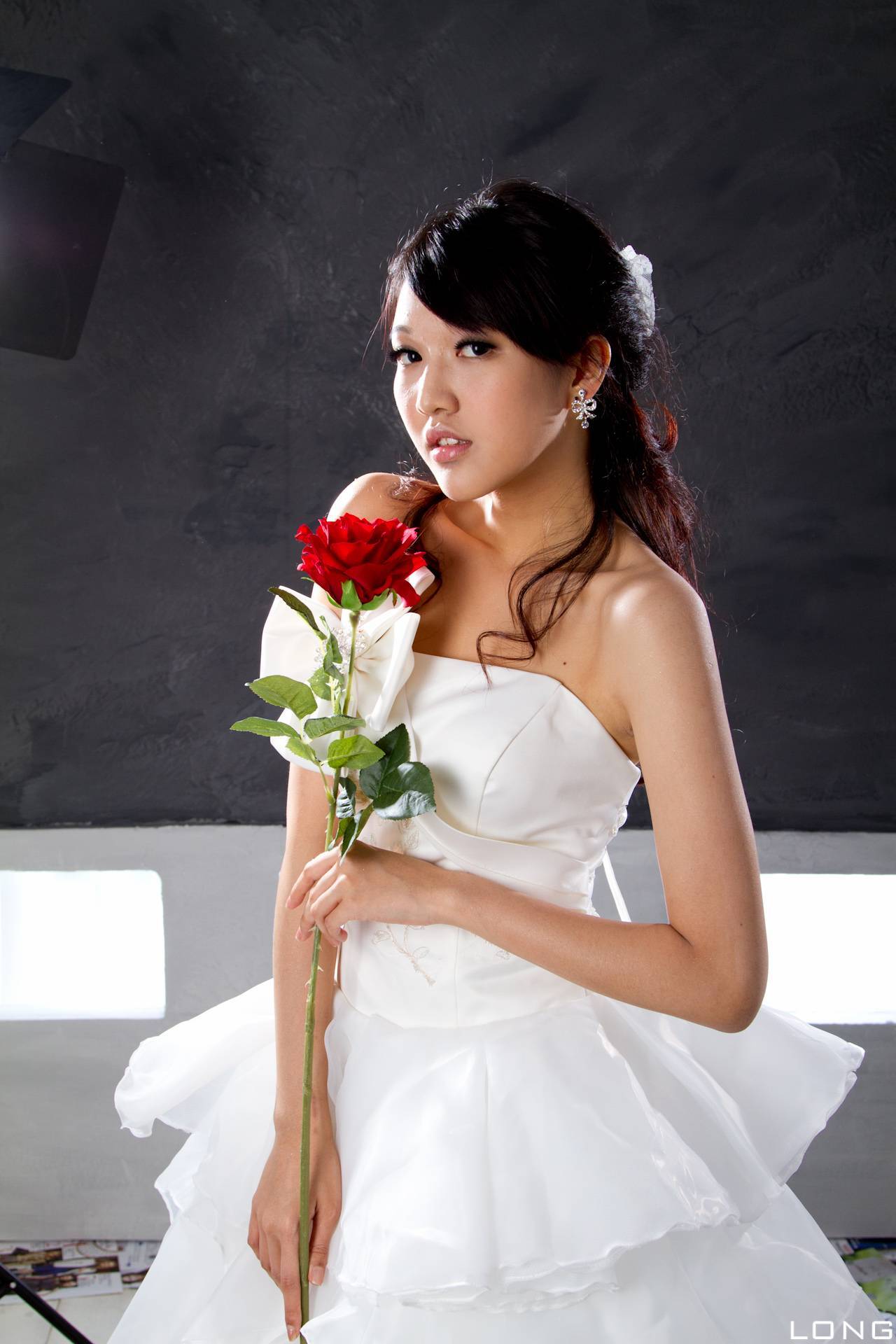 Studio Photo] Jill Weiting's white wedding dress